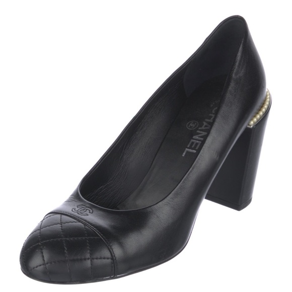 🔥🔥CHANEL🔥🔥 Gorgeous Black Lambskin Heels - Picture 1 of 16